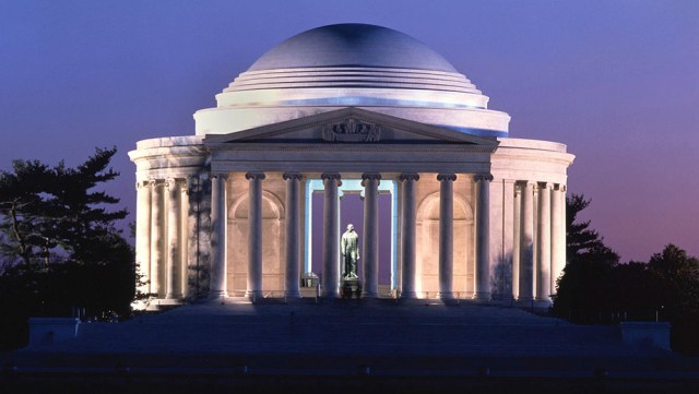 jefferson-memorial-lit-up